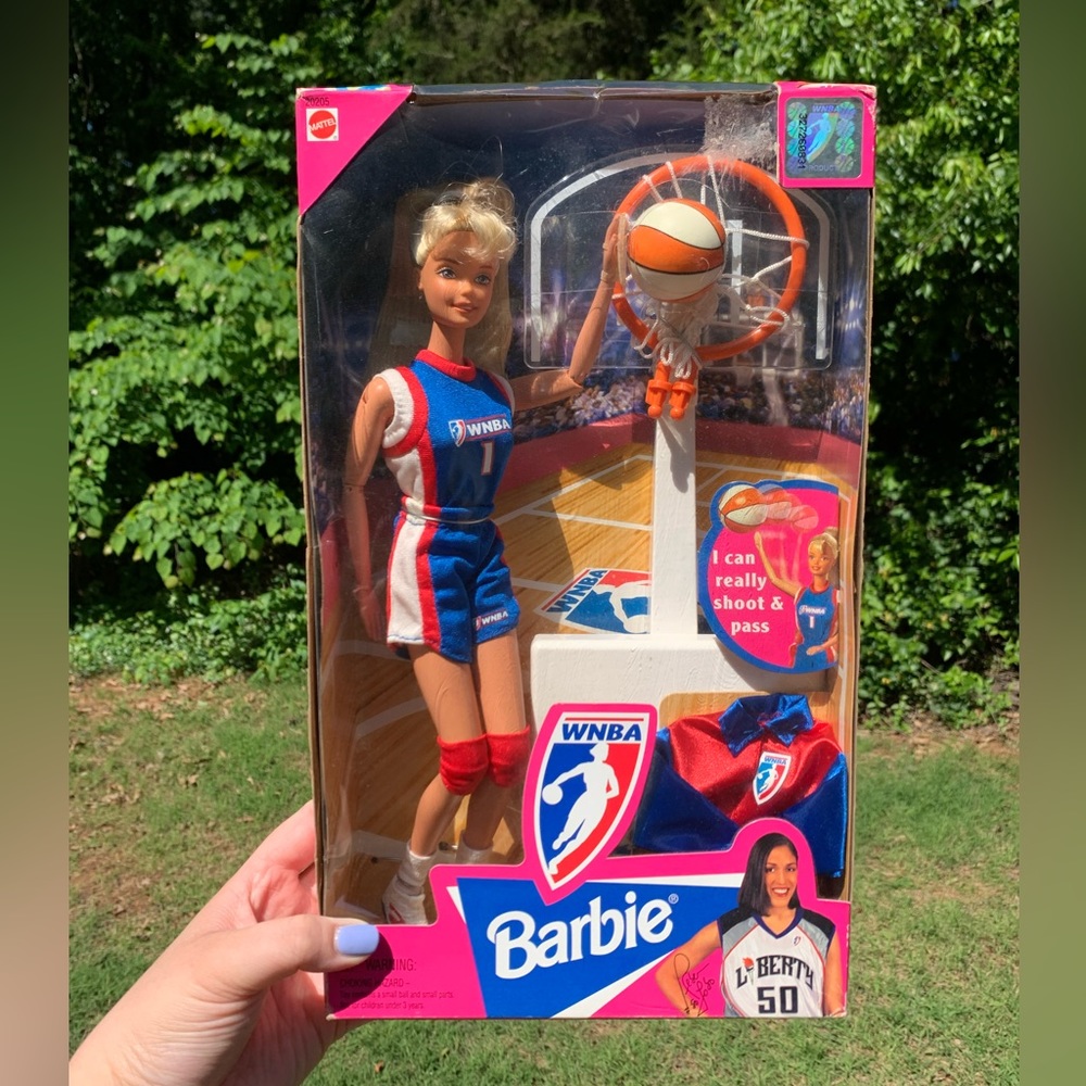 Vintage WNBA Barbie Doll - Picture 5 of 16